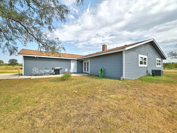 311 Salt Lake RD, Luling, TX 78648