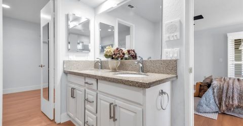 10165 Equestrian Dr, Elk Grove, CA 95624 Photo
