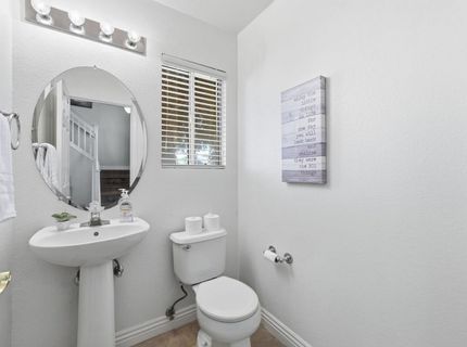 9365 Windrift Ln, Elk Grove, CA 95758 Photo
