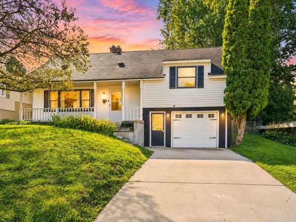 1044 Lockridge Drive NE, Grand Rapids, MI 49505