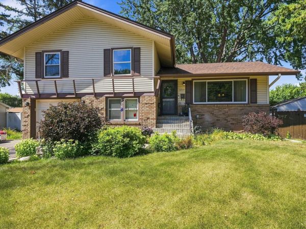 6933 Brunswick Avenue N, Brooklyn Park, MN 55429