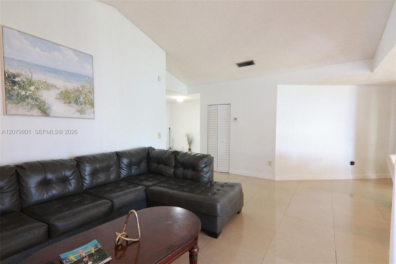 9620 SW 9th Ct , Pembroke Pines, FL 33025 Photo