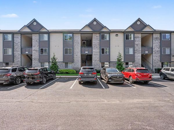 18400 N Ridge Court, Unit 17, Spring Lake, MI 49456