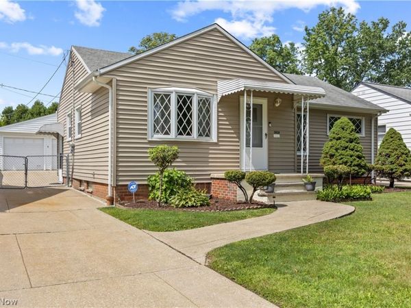 5924 Monica Lane , Garfield Heights, OH 44125
