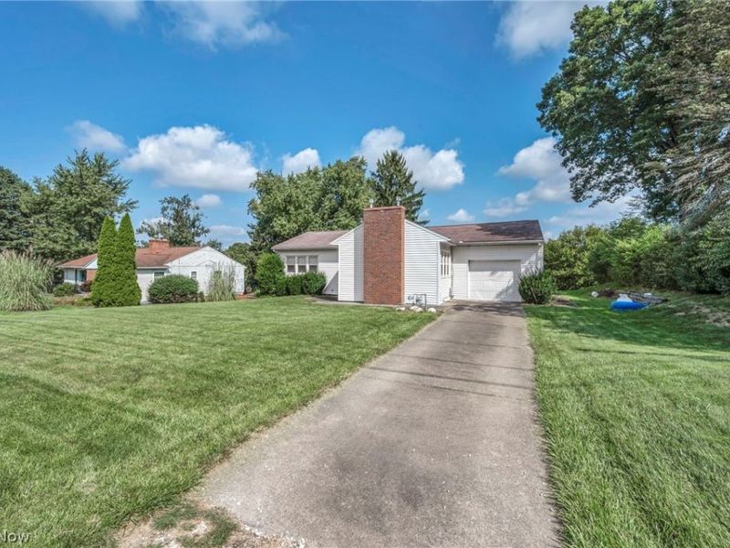 1011 39th Street NE, Canton, OH 44714 Photo 2
