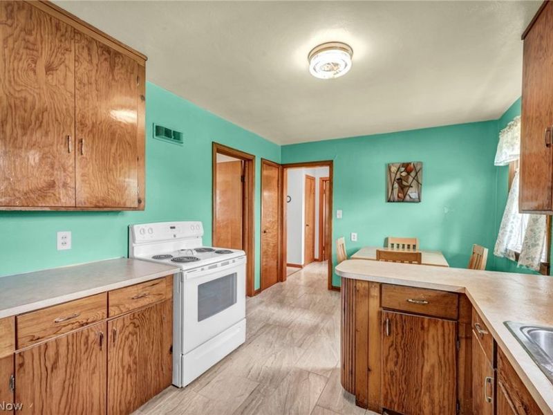 1011 39th Street NE, Canton, OH 44714 Photo 9