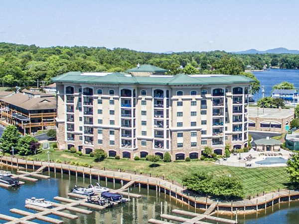 100 Bridgewater Pointe PL, UNIT 102, Moneta, VA 24121