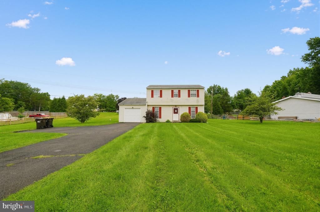 2037 STORE ROAD E, SKIPPACK, PA 19474