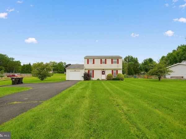 2037 STORE ROAD E, SKIPPACK, PA 19474