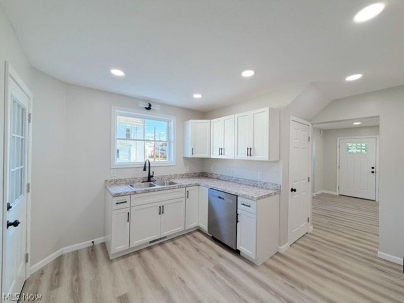 909 N Walnut Street, Dover, OH 44622 Photo 9