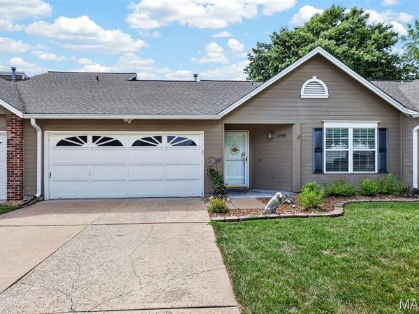 1359 Kyle Drive , Unit 14B, St Charles, MO 63304
