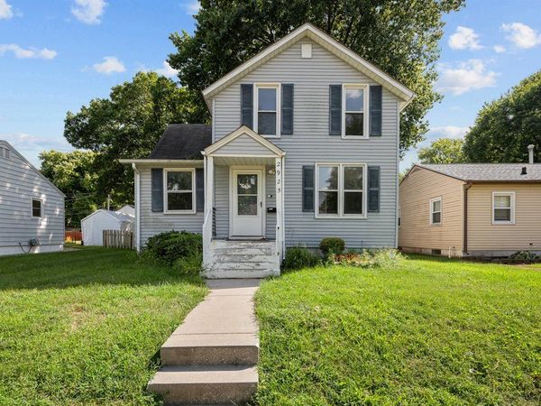 2925 BELLEVUE Avenue , Bettendorf, IA 52722