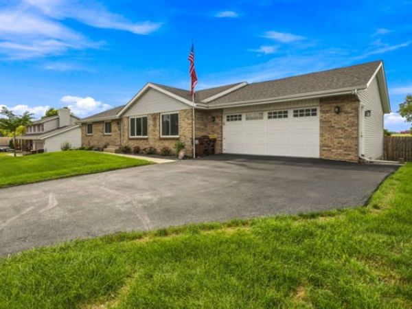 3203 Tuggle Drive , Cherry Valley, IL 61016