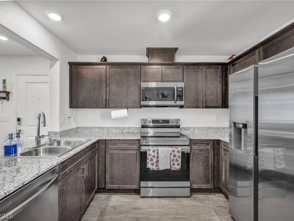 2742 Champagne Gold Avenue , North Las Vegas, NV 89086