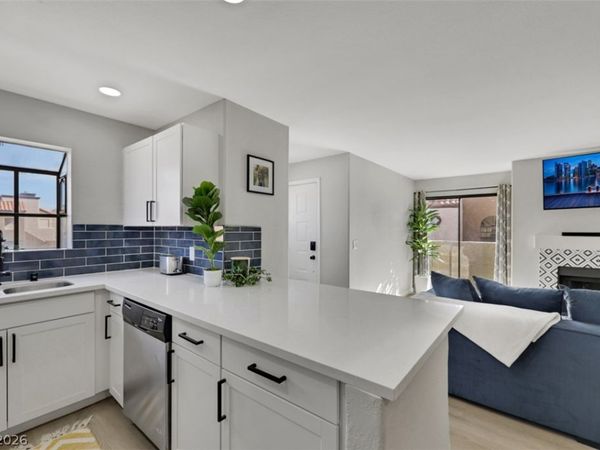 2984 Juniper Hills Boulevard , Unit 204, Las Vegas, NV 89142