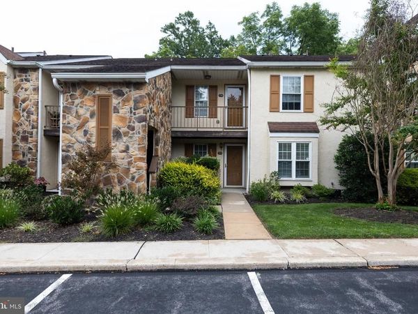274 VALLEY STREAM LANE , WAYNE, PA 19087