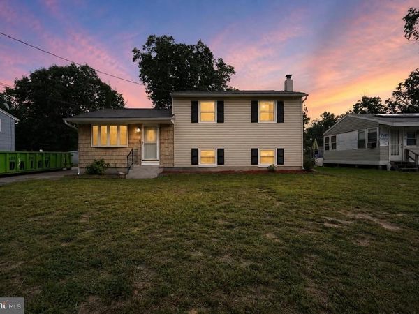 402 WOODLAWN AVENUE, WILLIAMSTOWN, NJ 08094