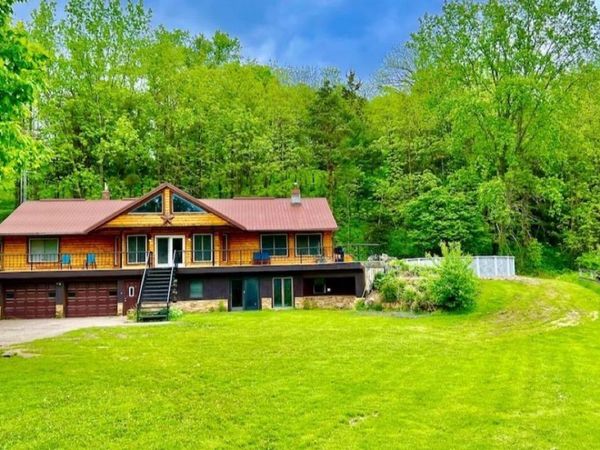 417 Old Sixteen Road, Waterville, IA 52170
