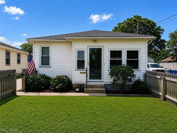 512 Maplewood Avenue , Struthers, OH 44471