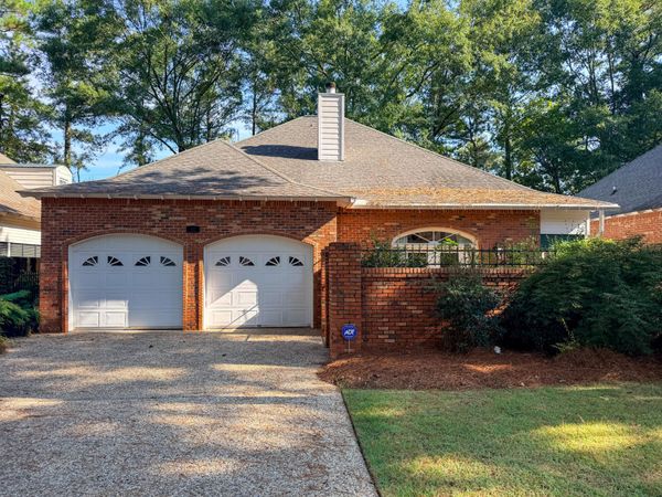 42 Acadian, Hattiesburg, MS 39402