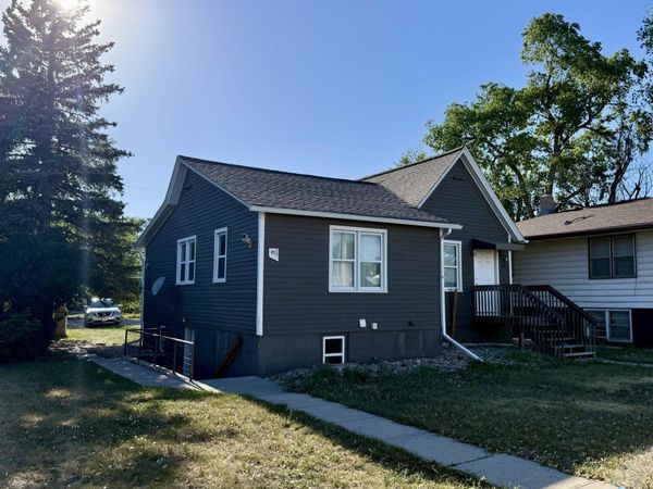 811 N MAPLE, Aberdeen, SD 57701