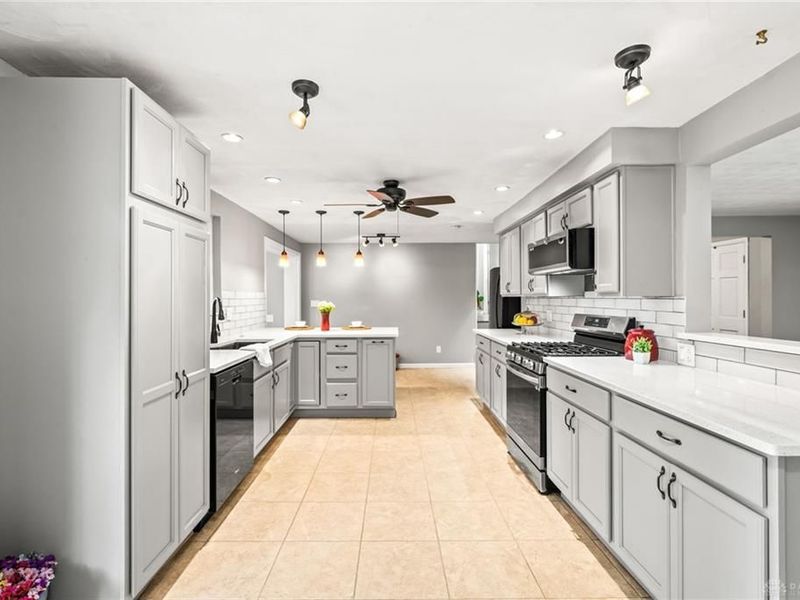 300 Heidi Court, Washington Township, OH 45459 Photo 7