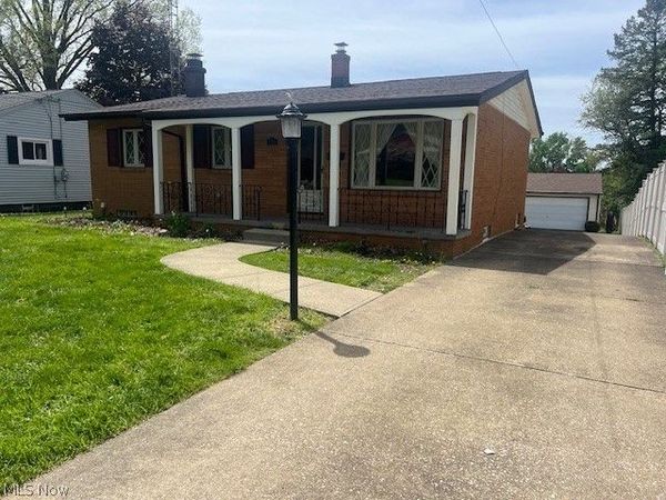 1124 NW Valley Drive NW, North Canton, OH 44720