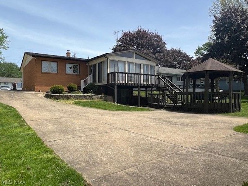 1124 NW Valley Drive NW, North Canton, OH 44720 Photo 3
