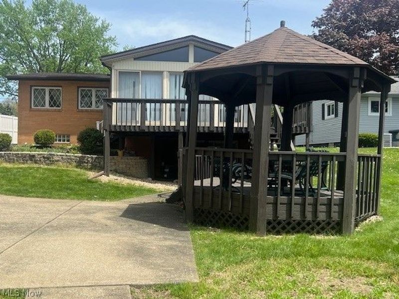 1124 NW Valley Drive NW, North Canton, OH 44720 Photo 4