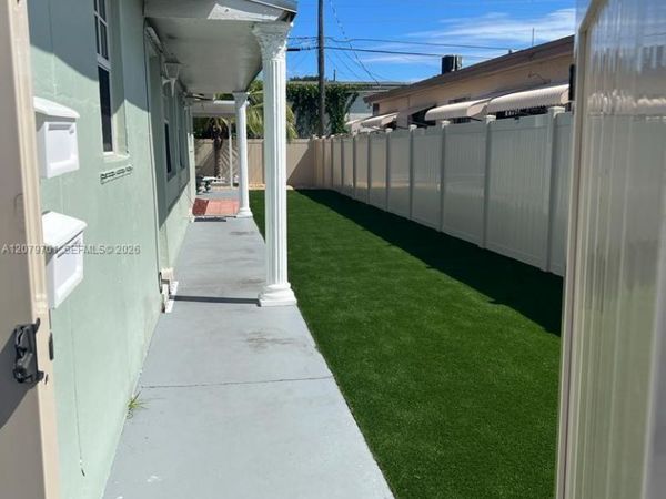 337 Phippen Waiters Rd , Dania Beach, FL 33004