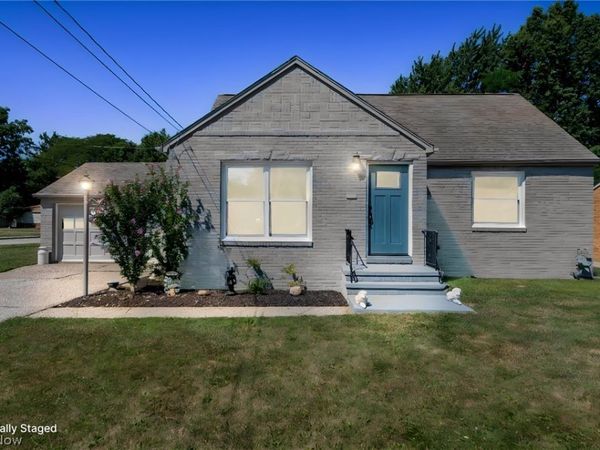 6004 Twin Lakes Drive , Parma, OH 44129