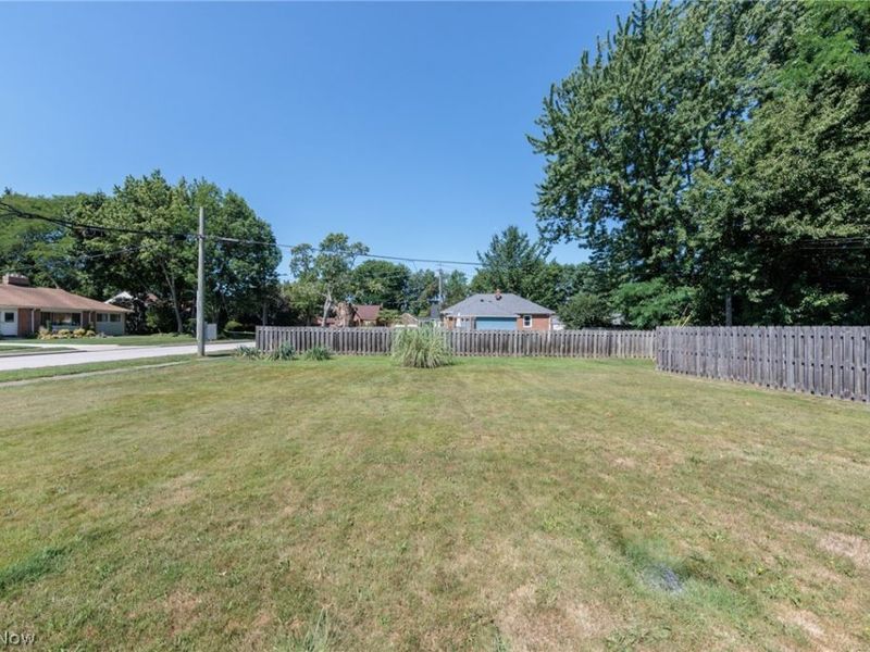 6004 Twin Lakes Drive, Parma, OH 44129 Photo 18