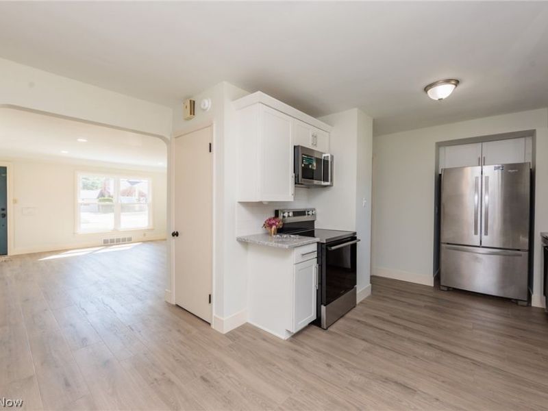 6004 Twin Lakes Drive, Parma, OH 44129 Photo 8