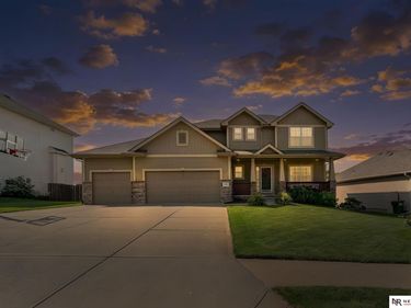 10605 Hillcrest Drive, La Vista, NE 68128