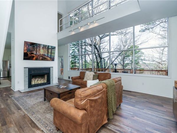 1 Drennon Drive , Eureka Springs, AR 72632