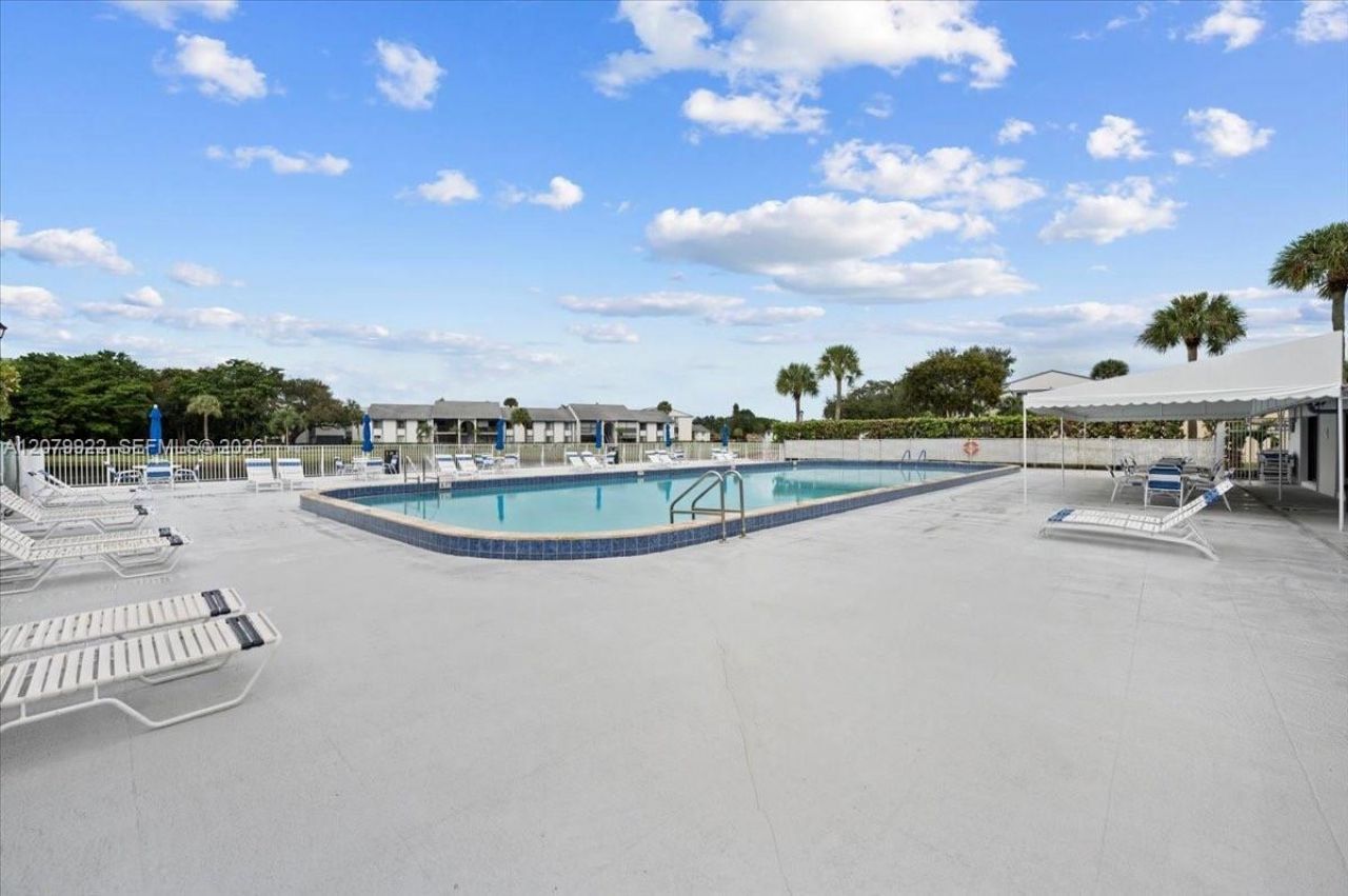 1014 Green Pine Blvd , Unit H1, West Palm Beach, FL 33409 Photo