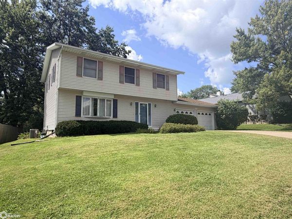 1302 Hilltop Lane, Fairfield, IA 52556