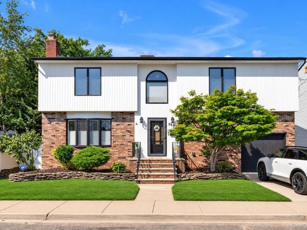 3290 Parkway Drive , Baldwin, NY 11510