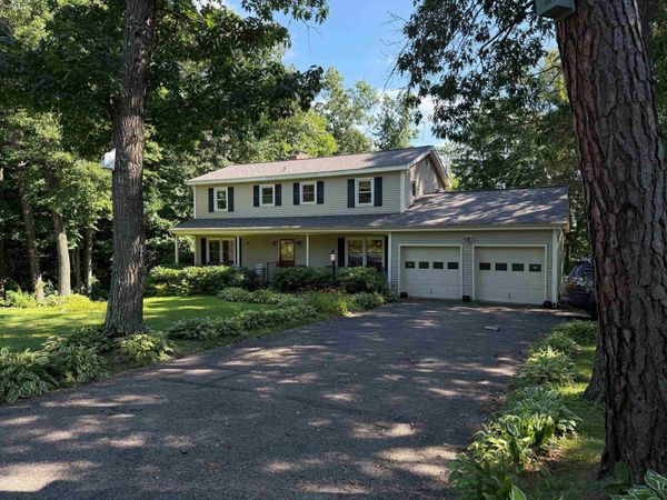 15 Skyline Drive, Essex, VT 05452
