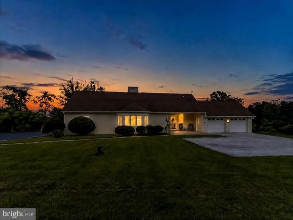 1679 HORSESHOE PIKE, GLENMOORE, PA 19343