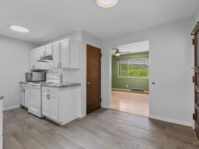 2361 E Galbraith Road, Reading, OH 45237 Photo 11