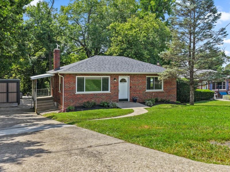 2361 E Galbraith Road, Reading, OH 45237 Photo 2