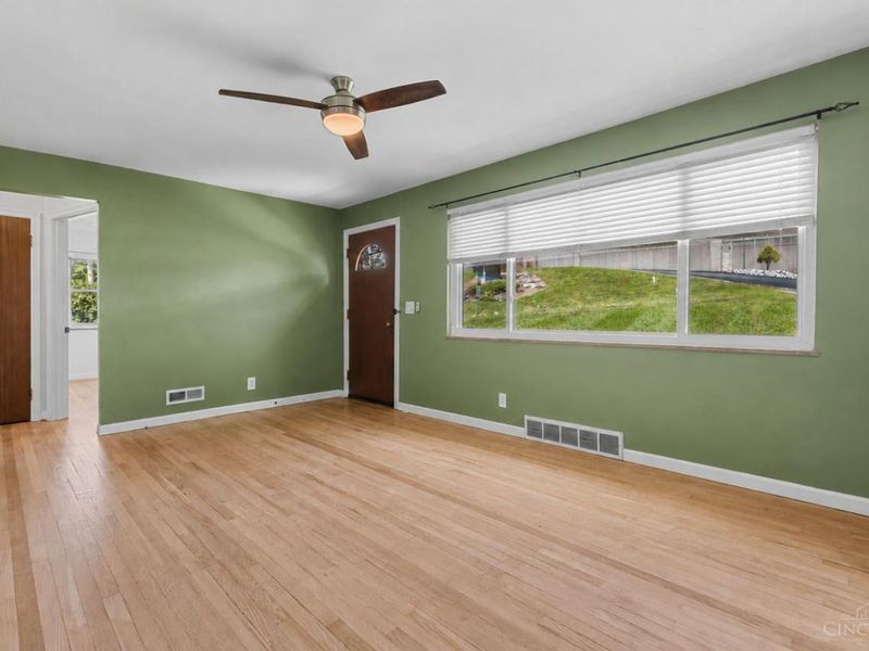2361 E Galbraith Road, Reading, OH 45237 Photo 4