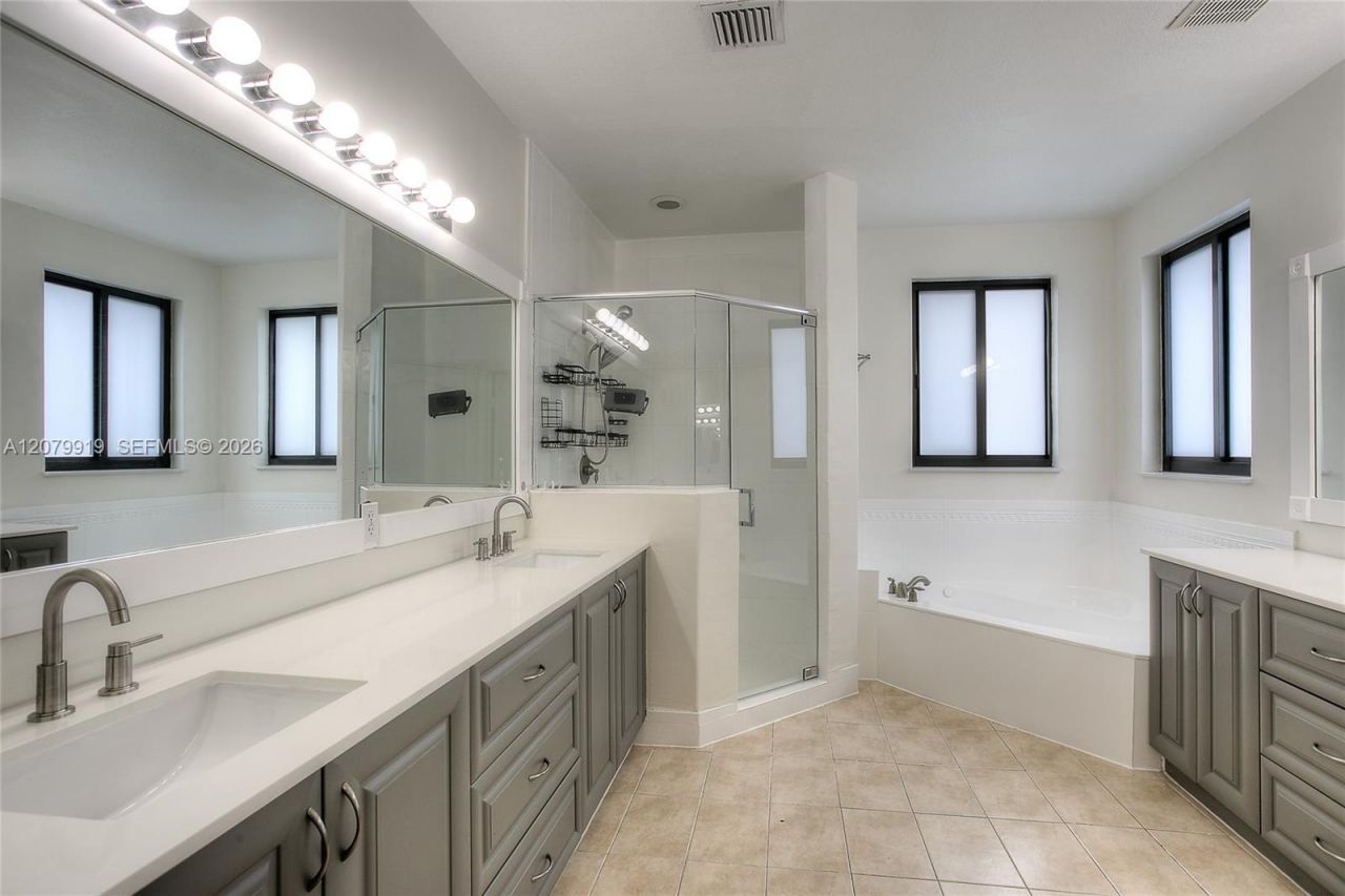 18355 NW 89th Ave , Hialeah, FL 33018 Photo