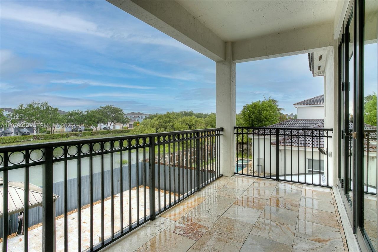18355 NW 89th Ave , Hialeah, FL 33018 Photo