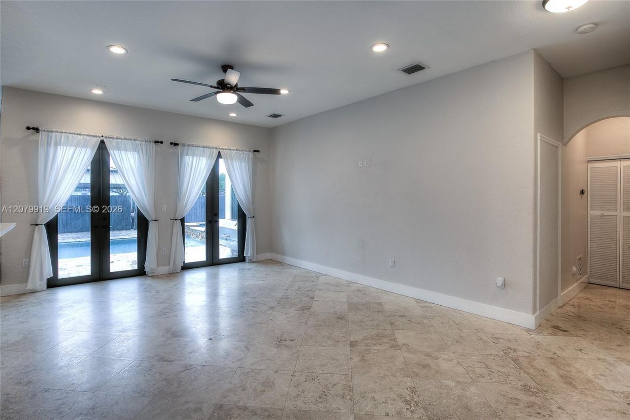 18355 NW 89th Ave , Hialeah, FL 33018 Photo