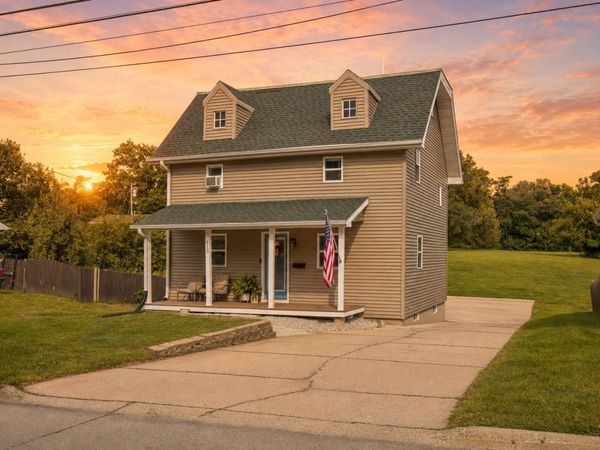 610 1st Street S, Newton, IA 50208