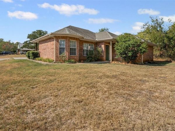 904 E 3rd B Street , Weatherford, TX 76086