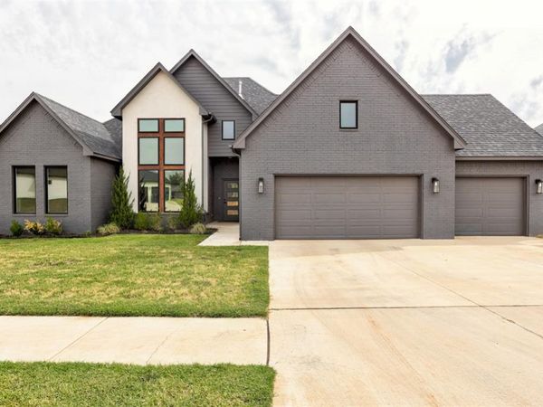 10612 Blue Creek Drive, Yukon, OK 73099