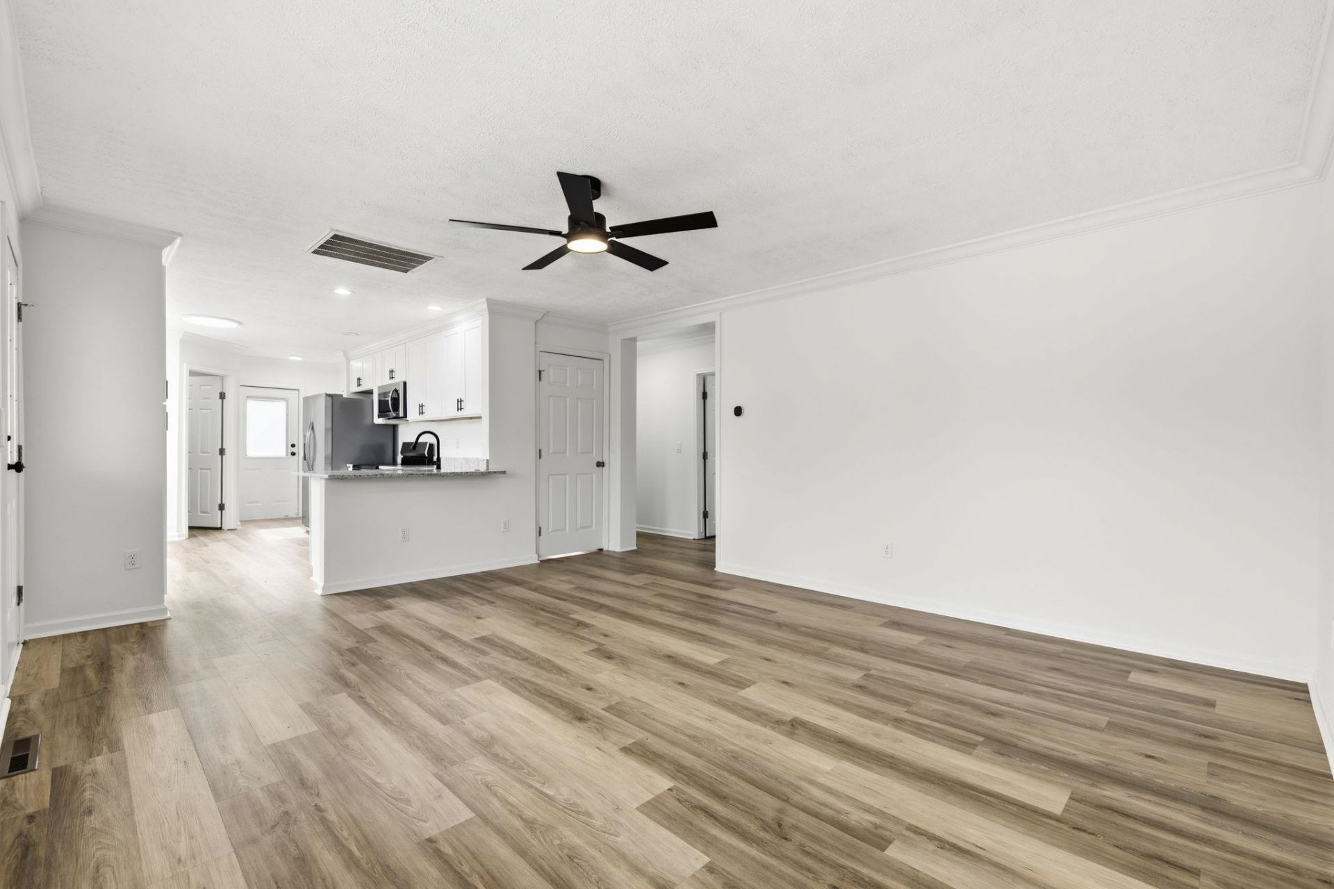 809 Larue Ct.  Photo 8